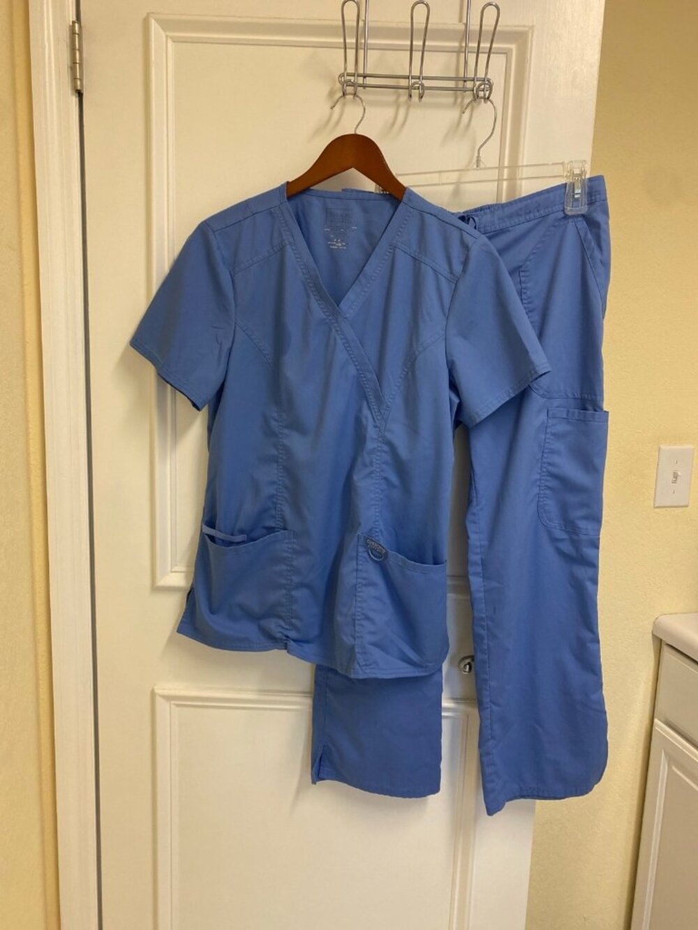 Cherokee Workwear Ceil Blue Healthcare Uniform Scrub Set Size Med & Med Petite